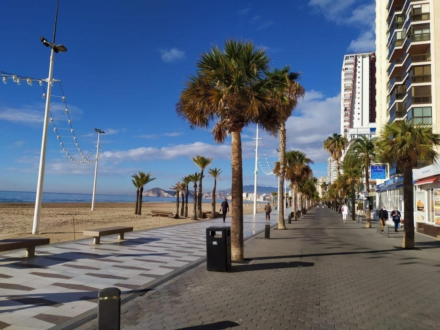 Spacious 4-bedroom apartment with sea views on Levante Beachfront and a recently reduced price!