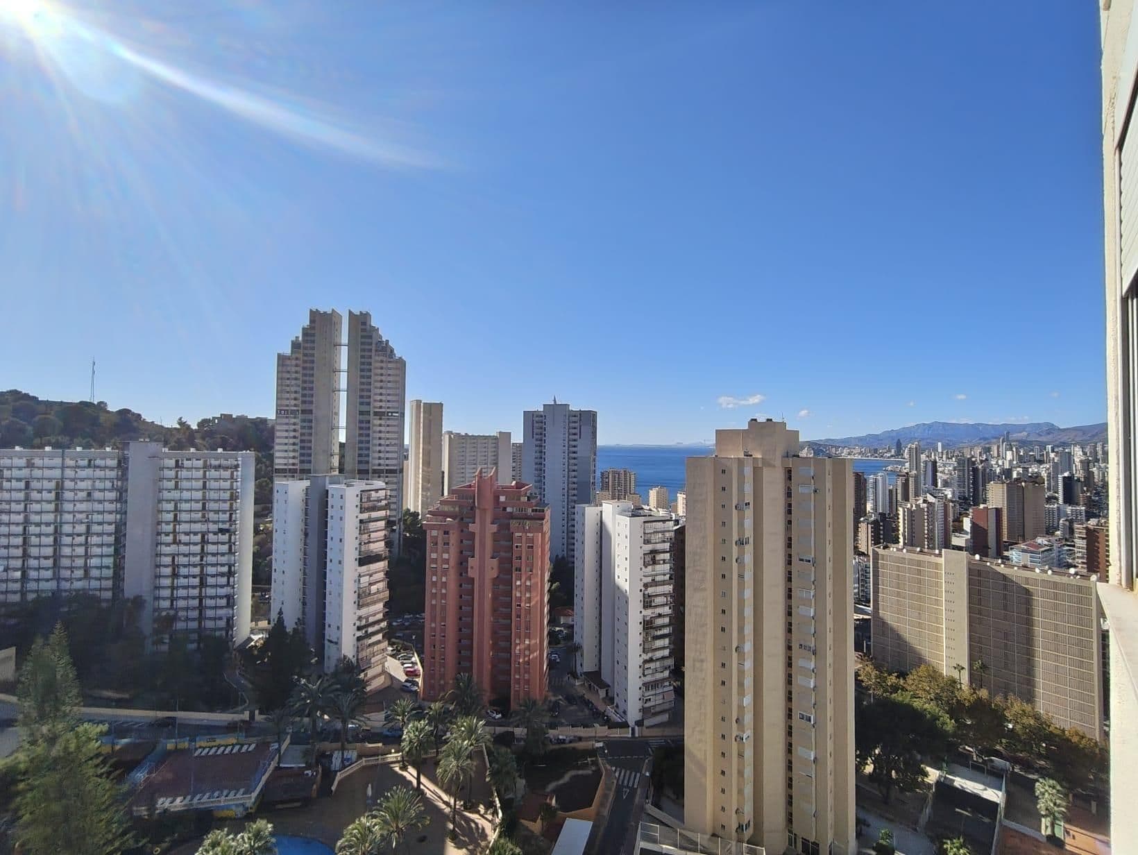 Incredible spacious 2-bedroom apartment with panoramic sea and mountain views in the Rincon de Loix area of Benido